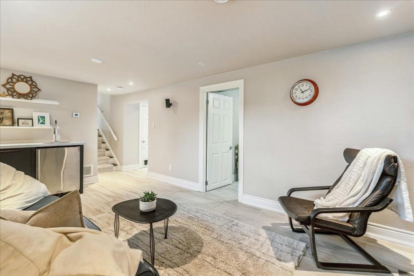 Property listing for 9 Holbrook Rd., Hamilton, ON