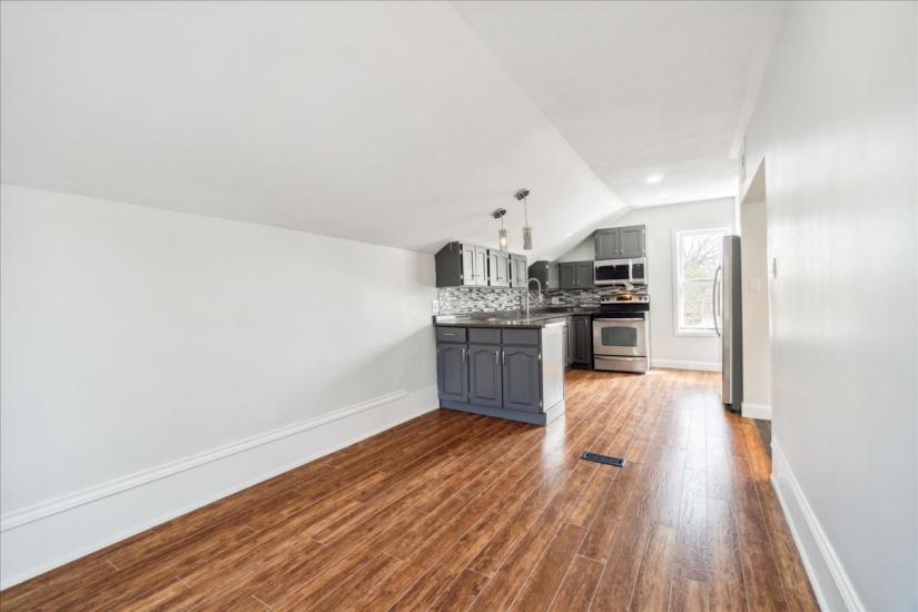 Property listing for 116 Grand River Ave., Brantford, ON