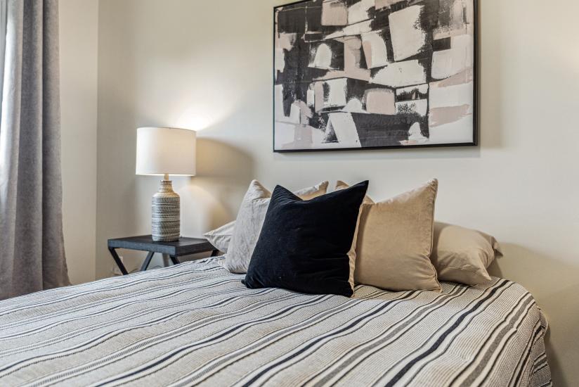 Property listing for 226 Dicenzo Dr., Hamilton, ON