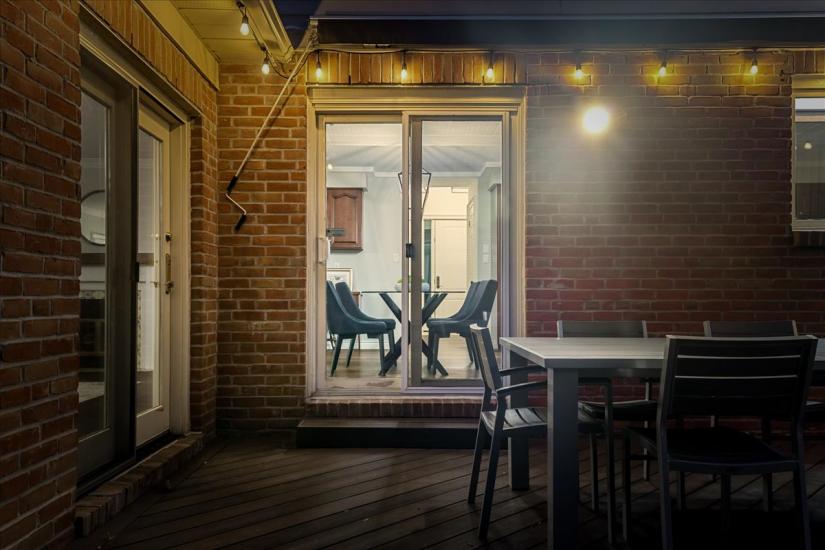 Property listing for 34 Gladiola Dr., Carlisle, ON