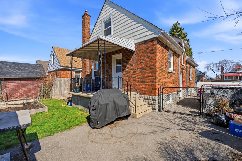 Property listing for 26 Isabel Ave., Hamilton, ON