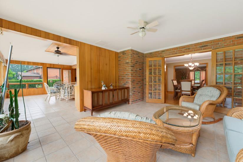 Property listing for 348 Shaver Rd., Ancaster, ON