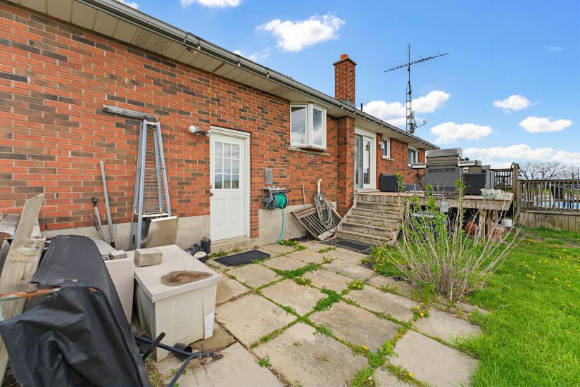 Property listing for 516 Mud St. E., Stoney Creek, ON