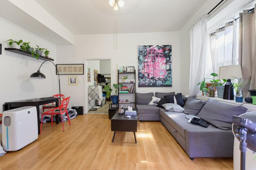 Property listing for 113 Wentworth St. S., Hamilton, ON