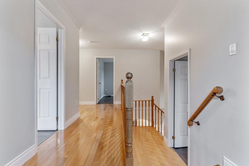 Property listing for 100 Davidson Blvd., Dundas, ON