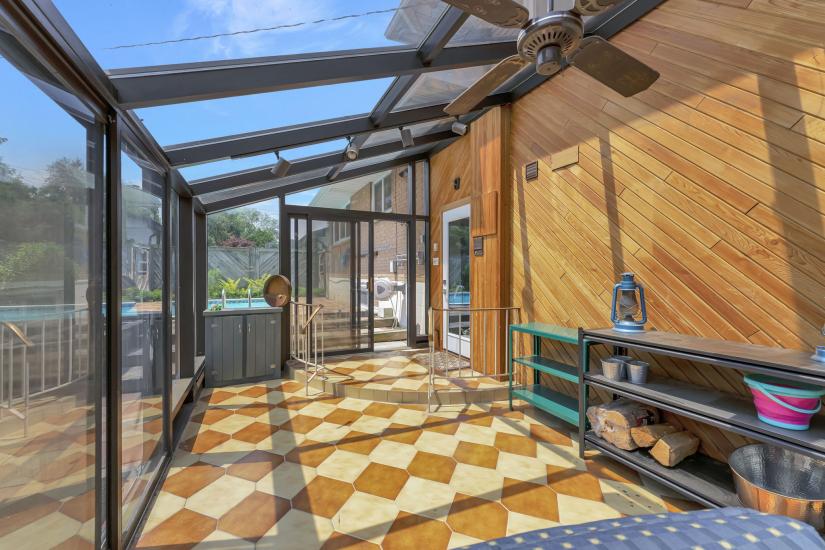 Property listing for 672 Hiawatha Blvd., Ancaster, ON