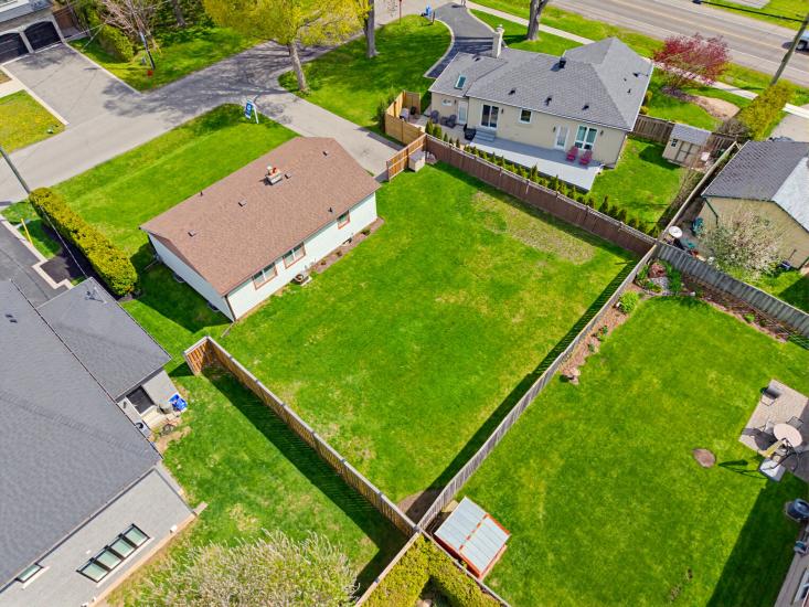 Property listing for 10 Oakley Crt., Ancaster, ON