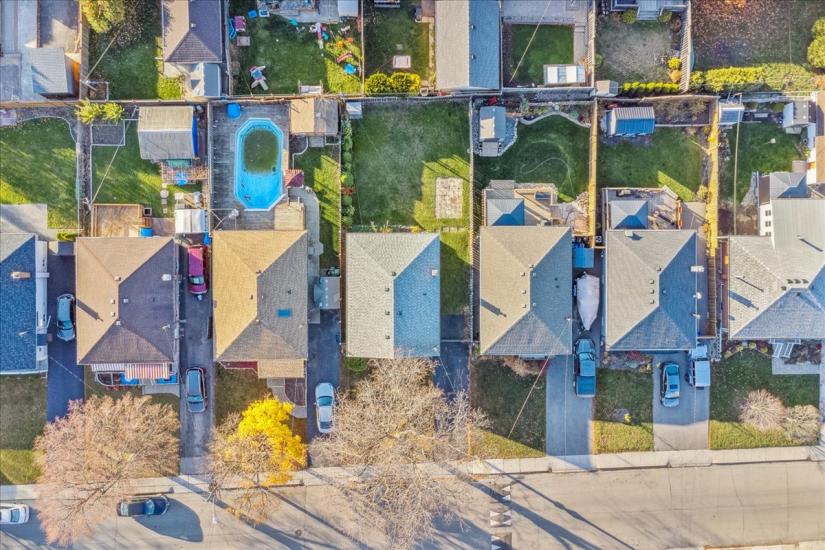 Property listing for 272 East 44th St., Hamilton, ON