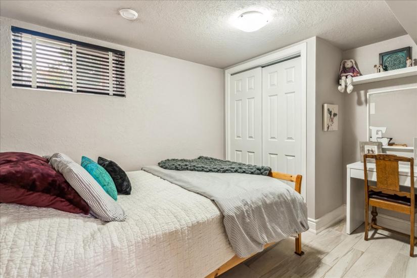 Property listing for 9 Holbrook Rd., Hamilton, ON