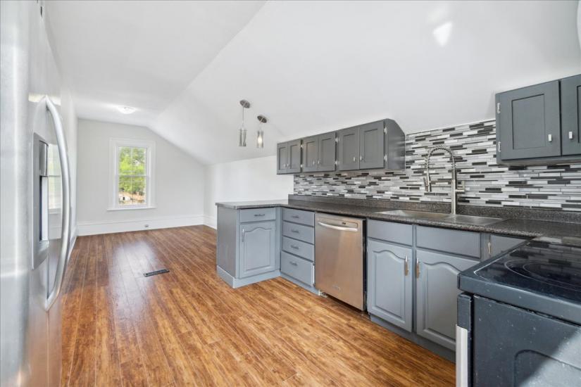 Property listing for 116 Grand River Ave., Brantford, ON