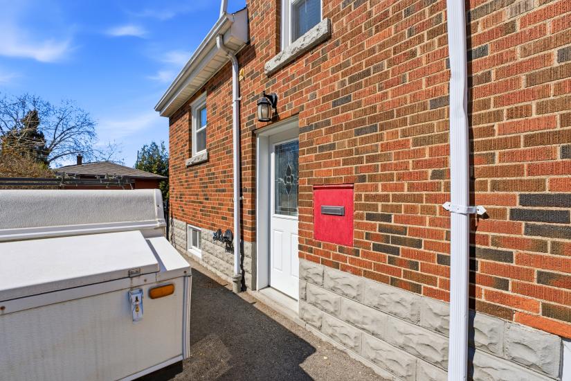 Property listing for 26 Isabel Ave., Hamilton, ON