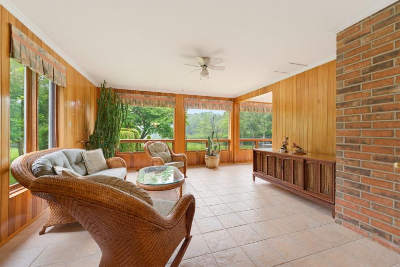 Property listing for 348 Shaver Rd., Ancaster, ON