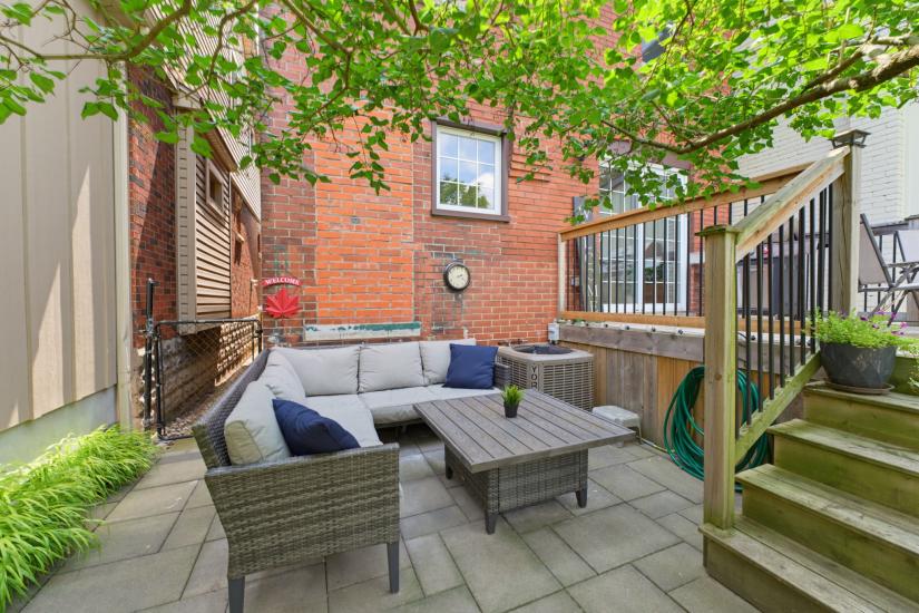 Property listing for 394 Charlton Ave. W., Hamilton, ON