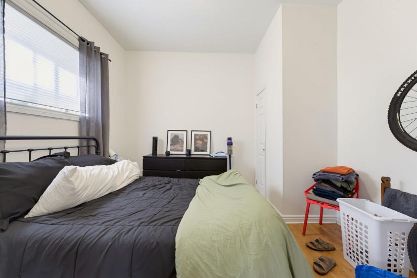Property listing for 113 Wentworth St. S., Hamilton, ON