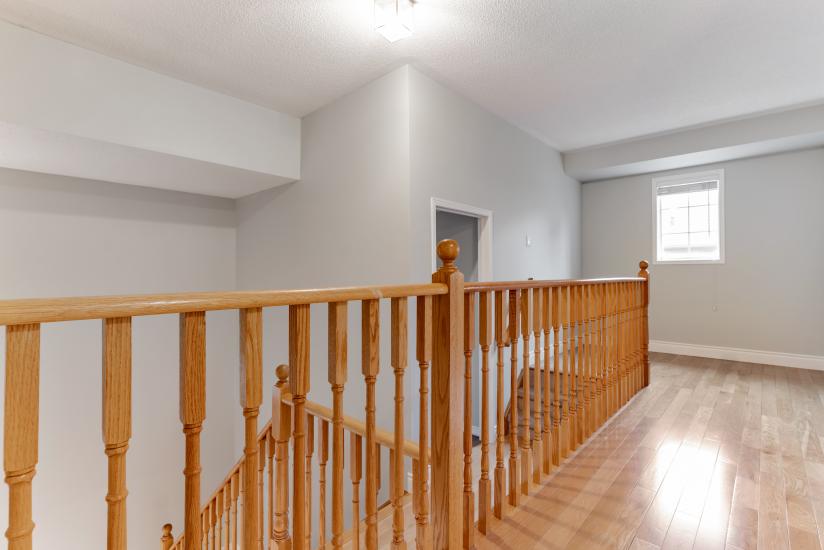 Property listing for 100 Davidson Blvd., Dundas, ON