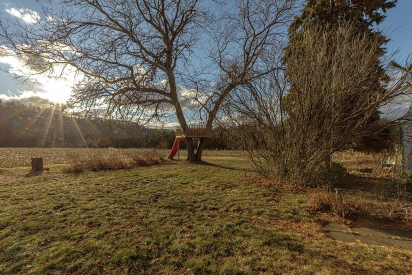 Property listing for 982 HWY 8, Stoney Creek, ON
