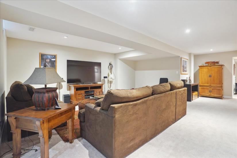 Property listing for 62 Gaddye Lane, Binbrook, ON