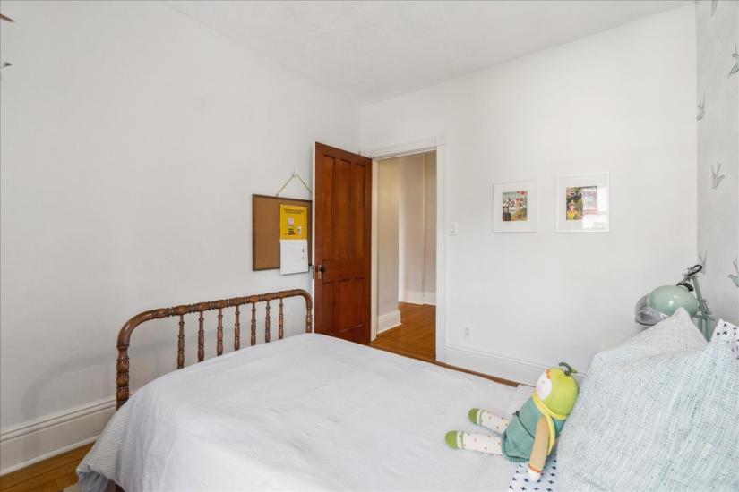 Property listing for 179 Hess St. S., Hamilton, ON