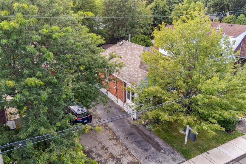 Property listing for 133 Longwood Rd. N., Hamilton, ON