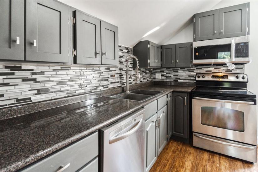 Property listing for 116 Grand River Ave., Brantford, ON