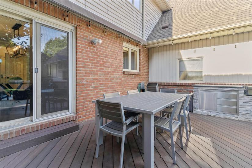 Property listing for 34 Gladiola Dr., Carlisle, ON