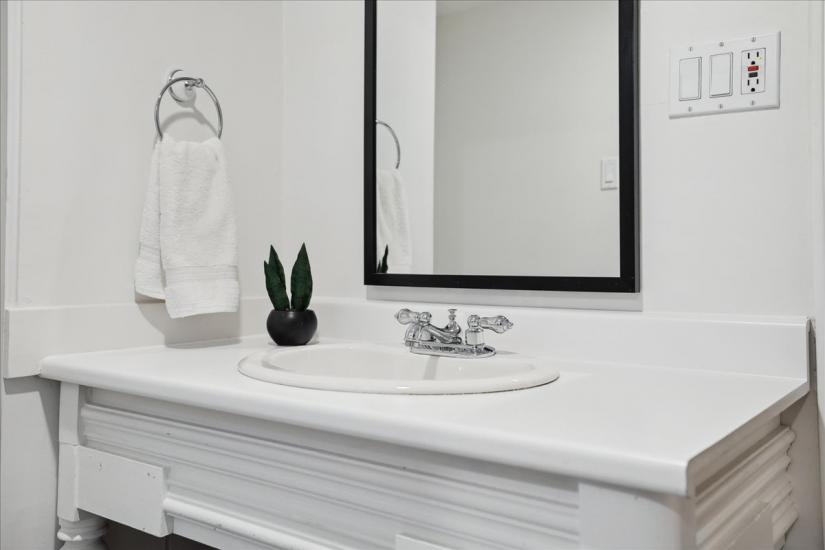 Property listing for 56 Uplands Ave., Hamilton, ON