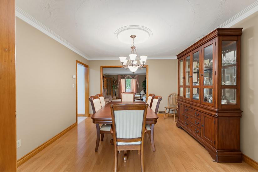 Property listing for 348 Shaver Rd., Ancaster, ON