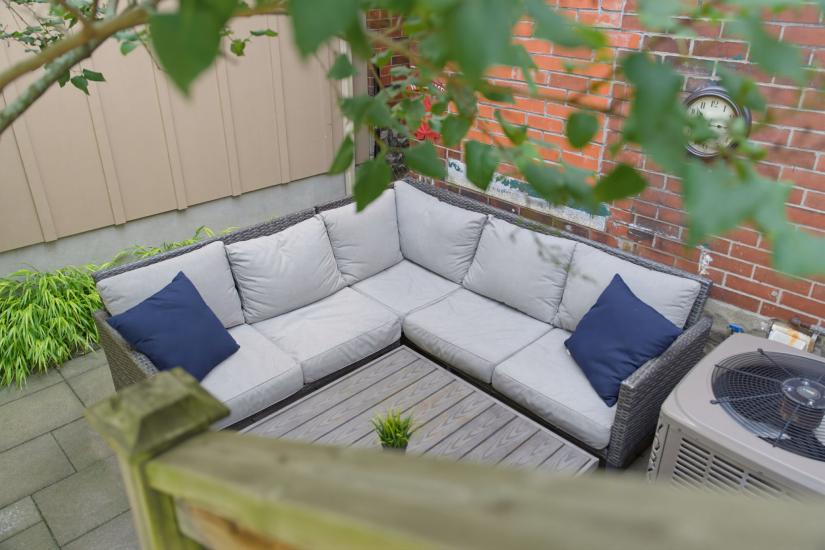 Property listing for 394 Charlton Ave. W., Hamilton, ON