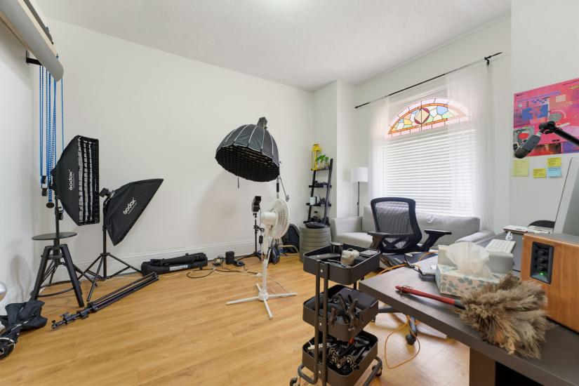 Property listing for 113 Wentworth St. S., Hamilton, ON