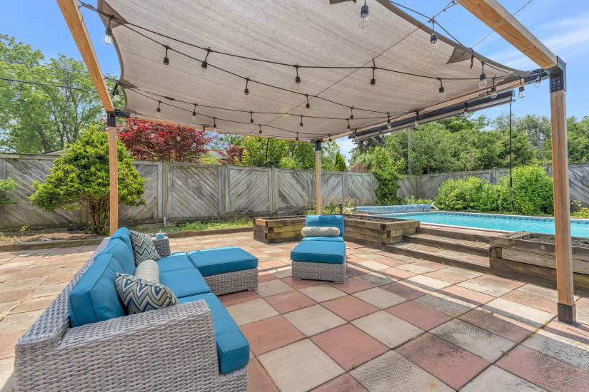 Property listing for 672 Hiawatha Blvd., Ancaster, ON