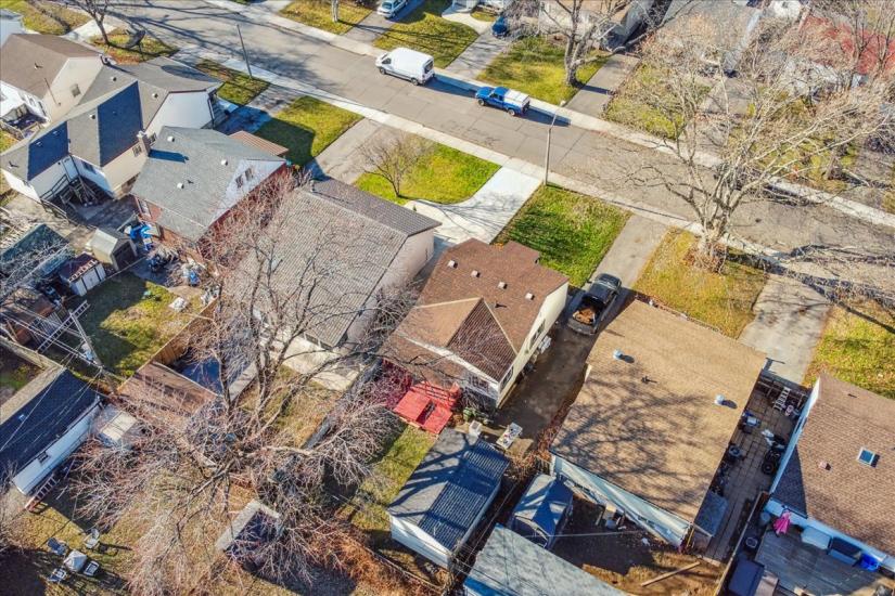 Property listing for 276 Ivon Ave., Hamilton, ON