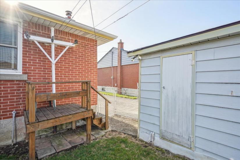 Property listing for 16 Greenwood St., Hamilton, ON