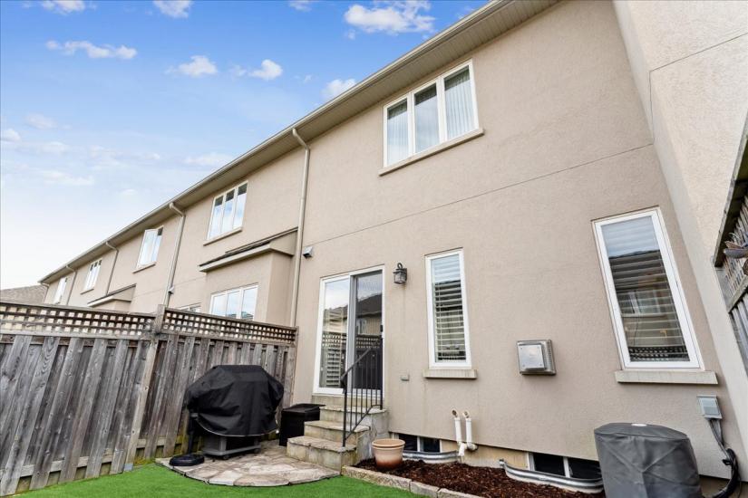 Property listing for 36 Forest Valley Cres., Dundas, ON