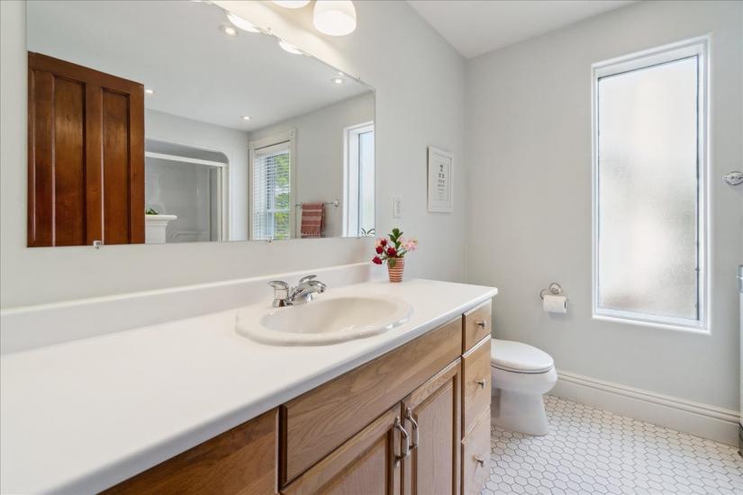 Property listing for 179 Hess St. S., Hamilton, ON