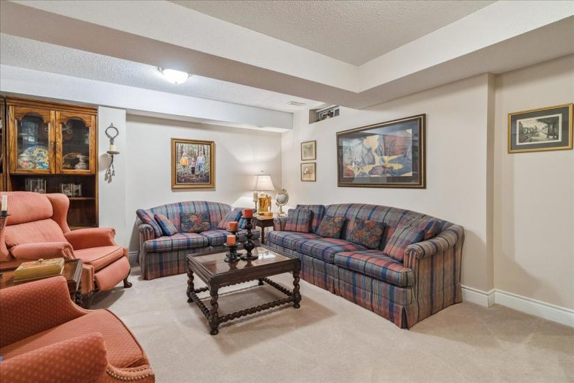 Property listing for #101-100 Beddoe Dr., Hamilton, ON