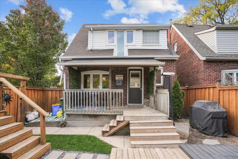 Property listing for 16 Paradise Rd. N., Hamilton, ON