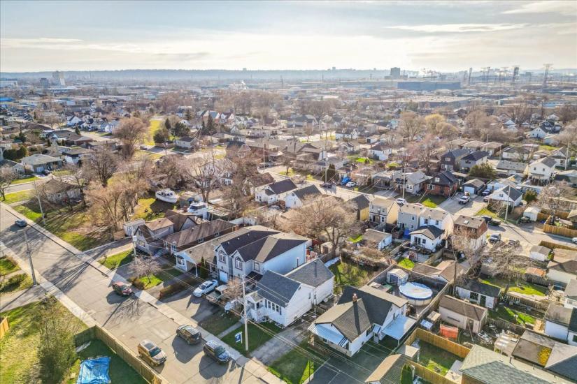 Property listing for 733 Dunn Ave., Hamilton, ON