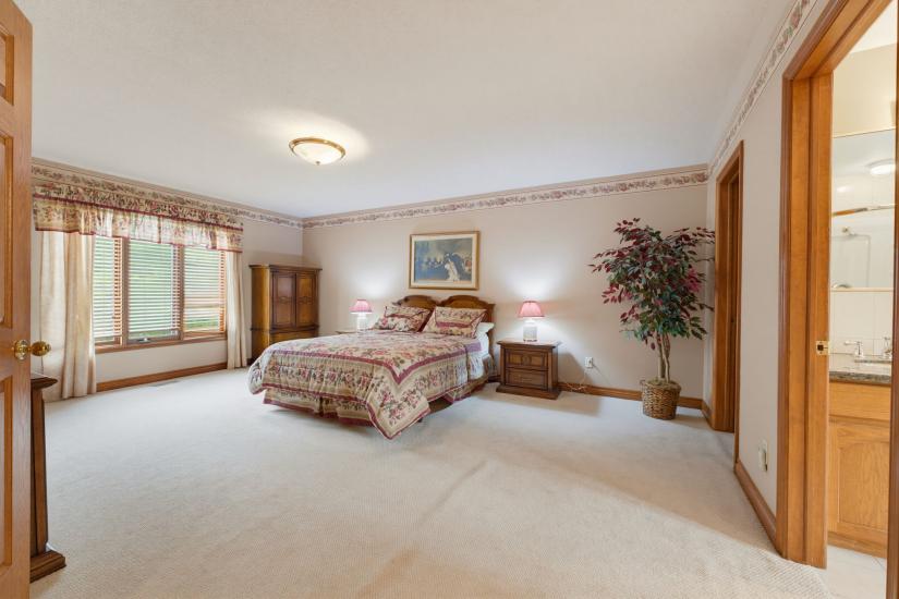 Property listing for 348 Shaver Rd., Ancaster, ON