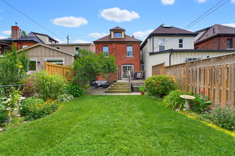 Property listing for 394 Charlton Ave. W., Hamilton, ON