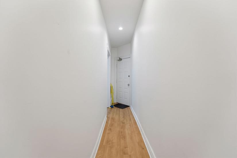 Property listing for 113 Wentworth St. S., Hamilton, ON