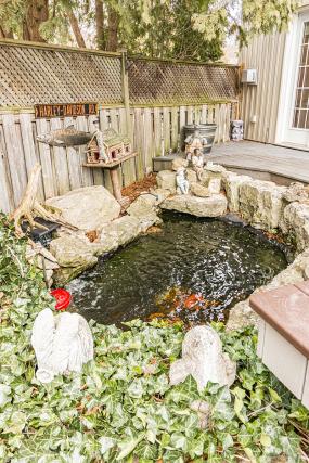 Property listing for 128 York Rd., Dundas, ON