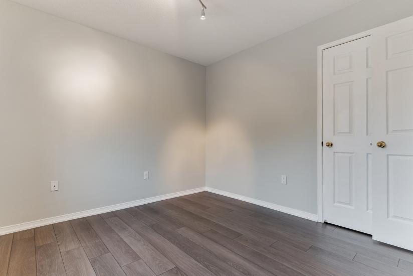 Property listing for 100 Davidson Blvd., Dundas, ON