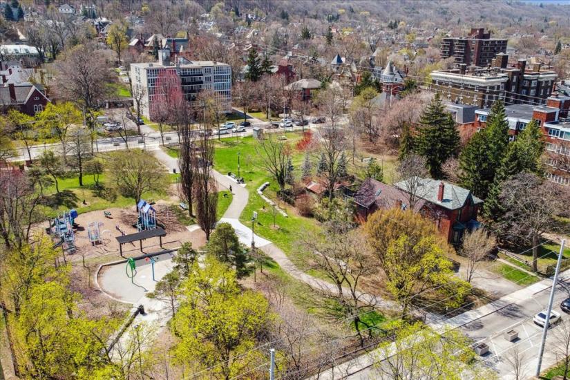 Property listing for #809-81 Robinson St., Hamilton, ON