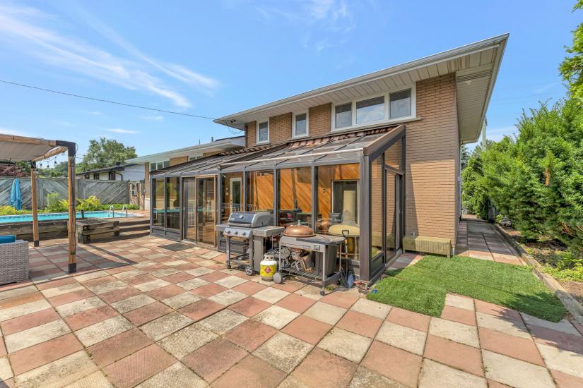 Property listing for 672 Hiawatha Blvd., Ancaster, ON