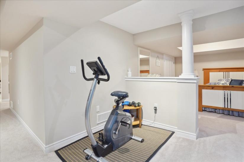 Property listing for 62 Gaddye Lane, Binbrook, ON