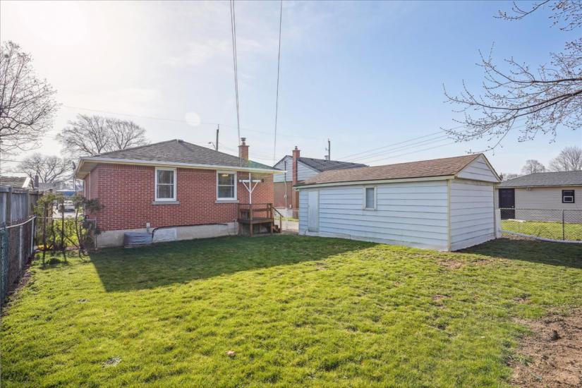 Property listing for 16 Greenwood St., Hamilton, ON