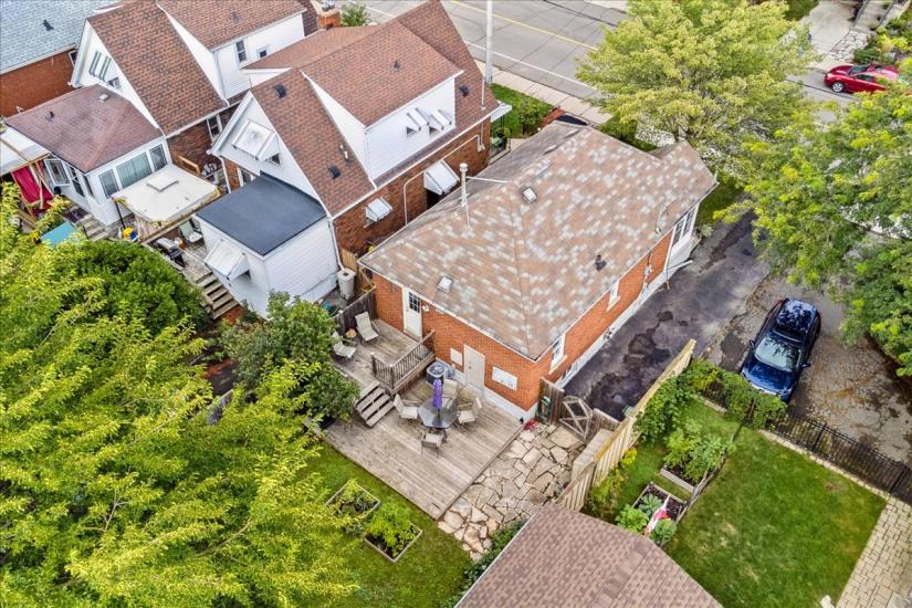 Property listing for 133 Longwood Rd. N., Hamilton, ON