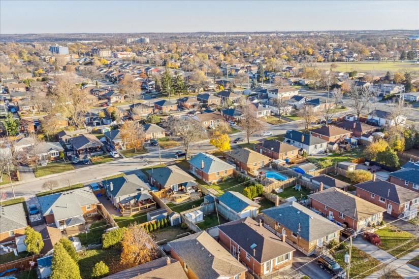 Property listing for 272 East 44th St., Hamilton, ON