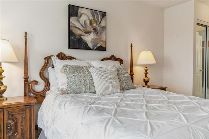 Property listing for 16 Fenwick Place, Waterdown, ON