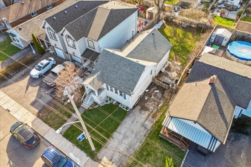 Property listing for 733 Dunn Ave., Hamilton, ON